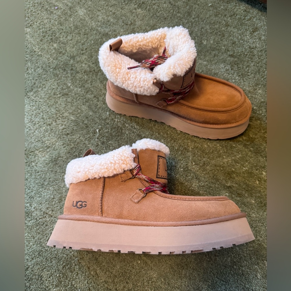 Ugg Funkarra Cabin Cuff , size 9 US